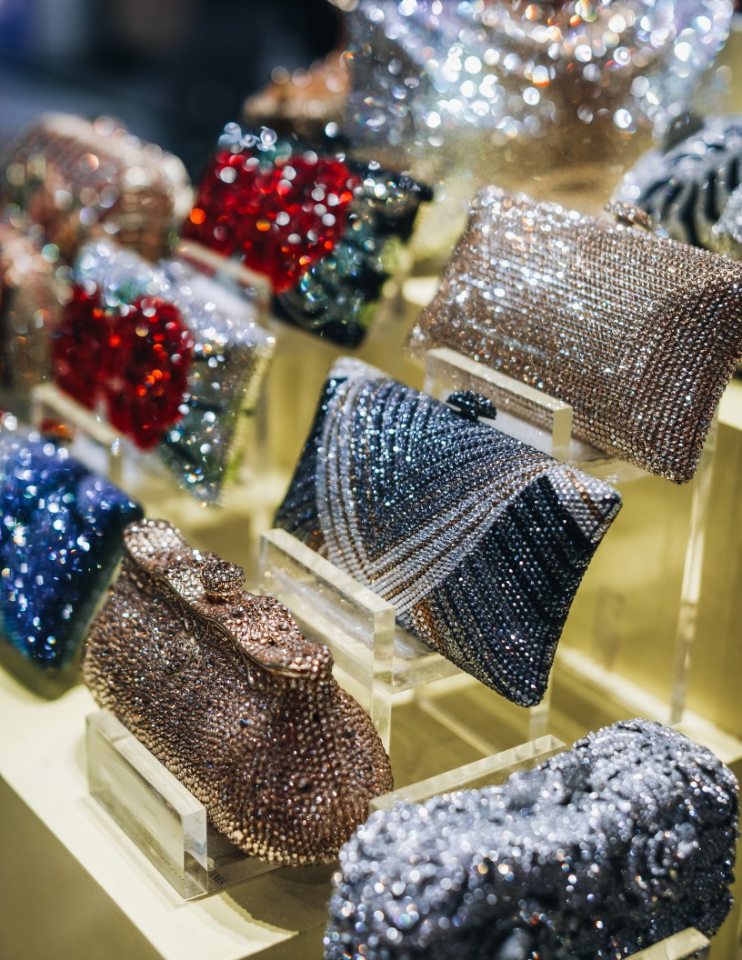 Global clutch bag market 2024-2028