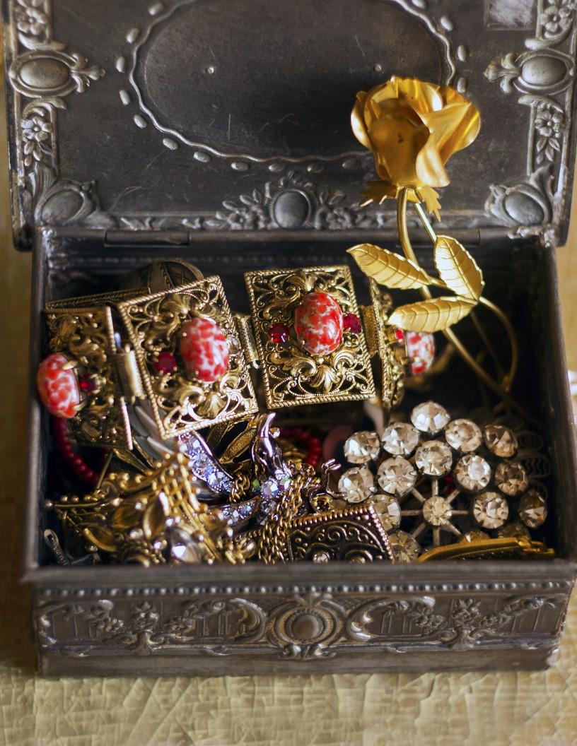 Global jewelry market 2024-2028